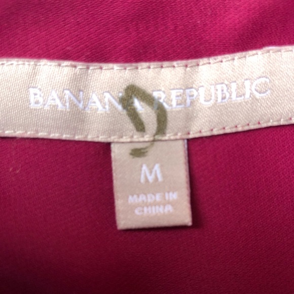 Banana Republic Tulip Hem Blouse Long Sleeve Size Medium Berry Magenta Colour - Picture 12 of 17